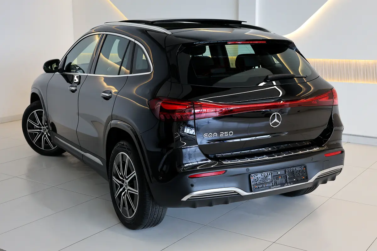 Mercedes-Benz EQA 250 AMG 2025 -15000km- GCC Specs -UNDER WARRANTY &amp; SERVICE- Brand New - Thumbnail 3