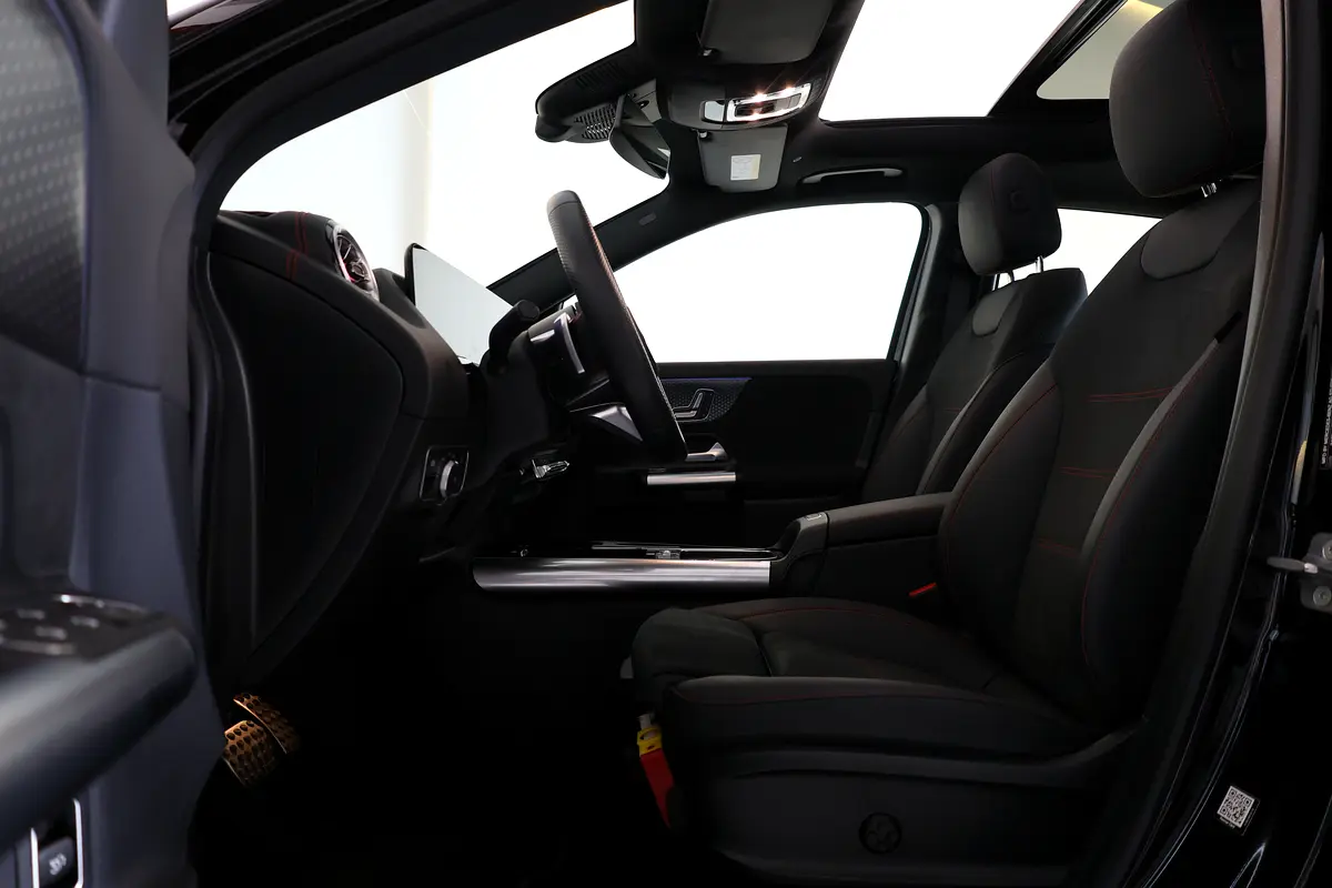 Mercedes-Benz EQA 250 AMG 2025 -15000km- GCC Specs -UNDER WARRANTY &amp; SERVICE- Brand New - Thumbnail 9