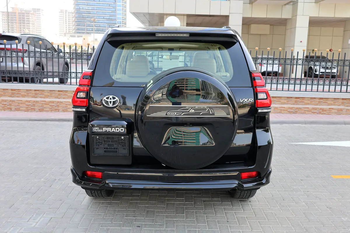 TOYOTA PRADO-ADVENTURE -2021-75000KM-GCC SPECS-EXCELLENT CONDITION - Thumbnail 6