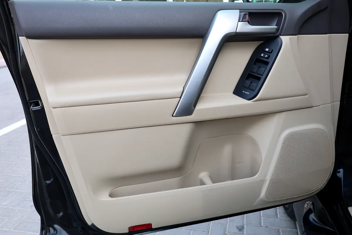 TOYOTA PRADO-ADVENTURE -2021-75000KM-GCC SPECS-EXCELLENT CONDITION - Thumbnail 8