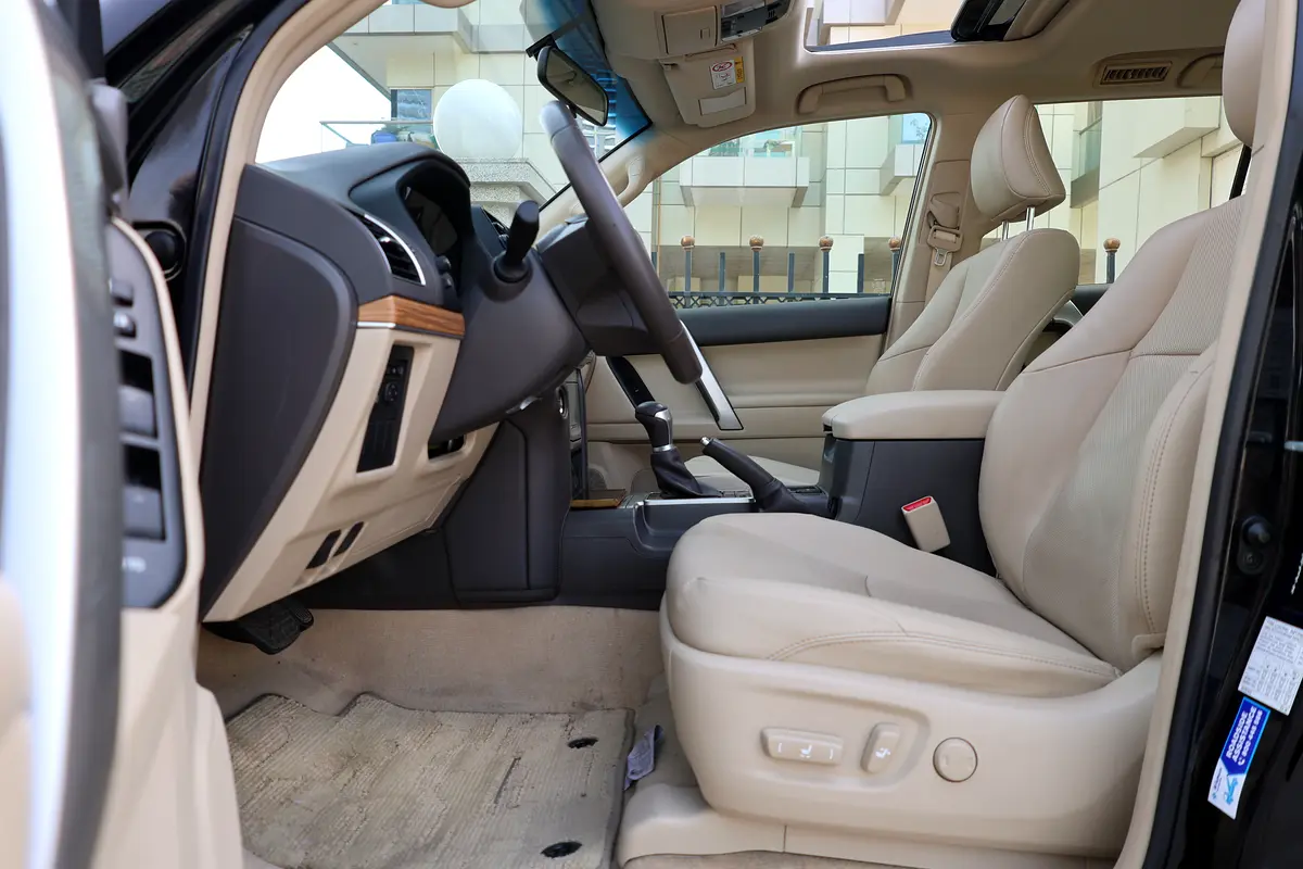 TOYOTA PRADO-ADVENTURE -2021-75000KM-GCC SPECS-EXCELLENT CONDITION - Thumbnail 9