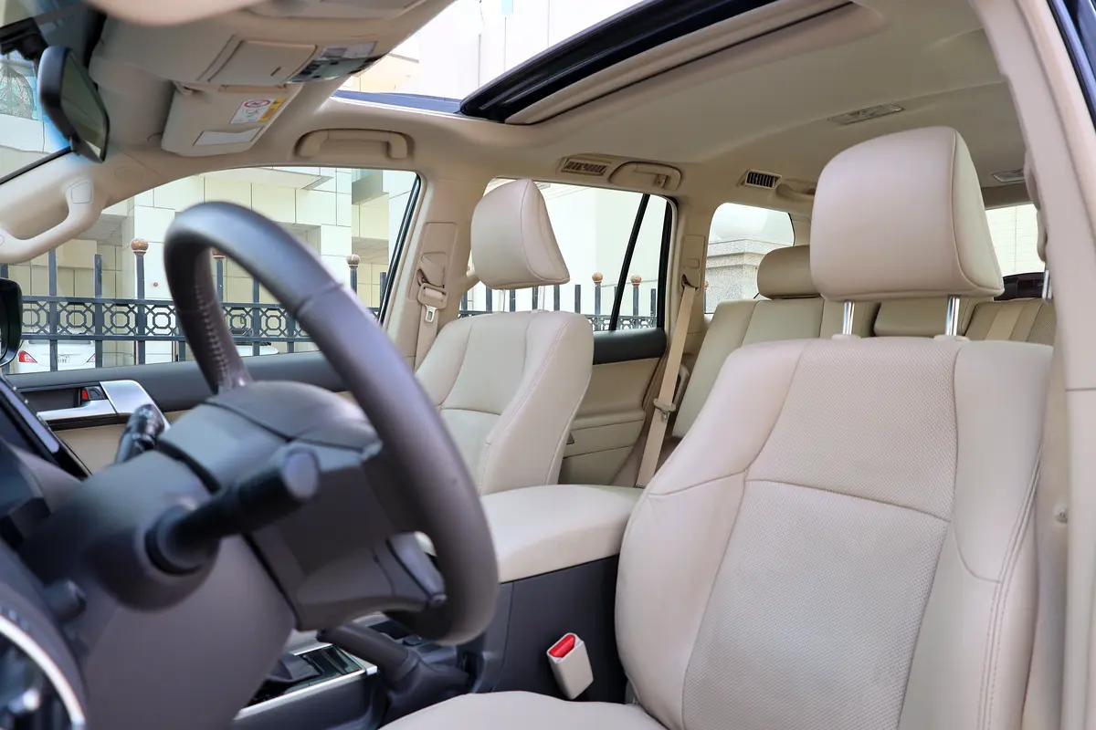 TOYOTA PRADO-ADVENTURE -2021-75000KM-GCC SPECS-EXCELLENT CONDITION - Thumbnail 10