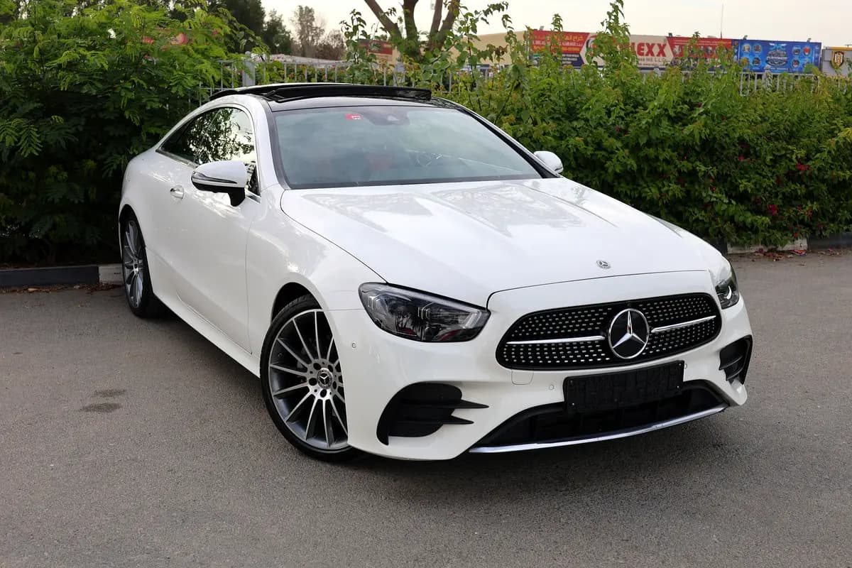 E200 COUPE - GCC SPECS - UNDER WARRANTY - FULL SERVICE HISTORY - ACCIDENT FREE - - Thumbnail 2