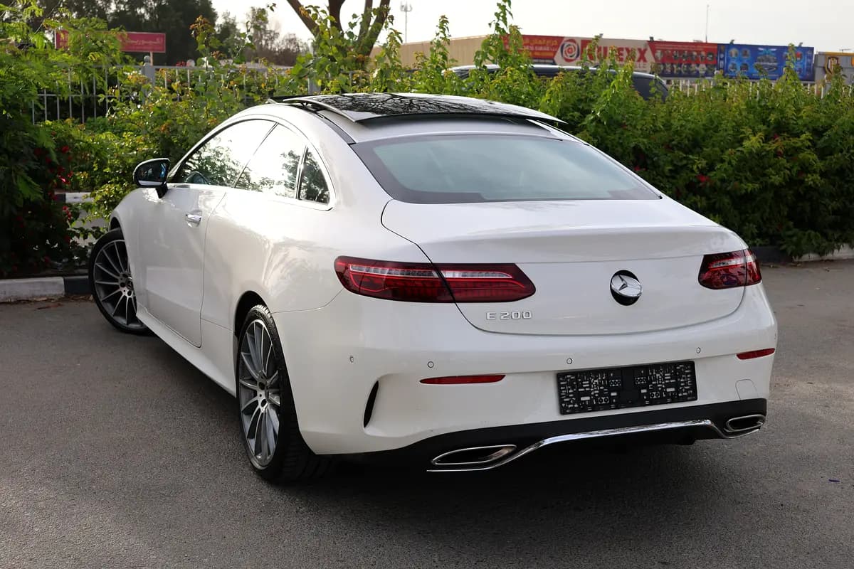 E200 COUPE - GCC SPECS - UNDER WARRANTY - FULL SERVICE HISTORY - ACCIDENT FREE - - Thumbnail 5