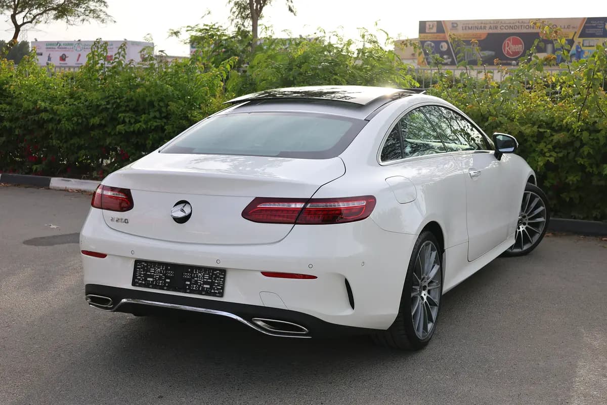 E200 COUPE - GCC SPECS - UNDER WARRANTY - FULL SERVICE HISTORY - ACCIDENT FREE - - Thumbnail 6