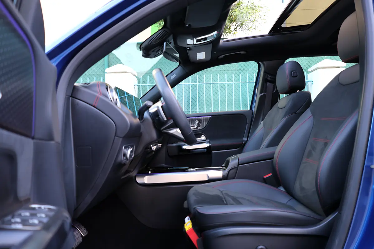 2025 Mercedes-Benz EQB 350 4MATIC-5700KM - GCC Specs-UNDER WARRANTY  SERVICE- - Brand New - Thumbnail 9