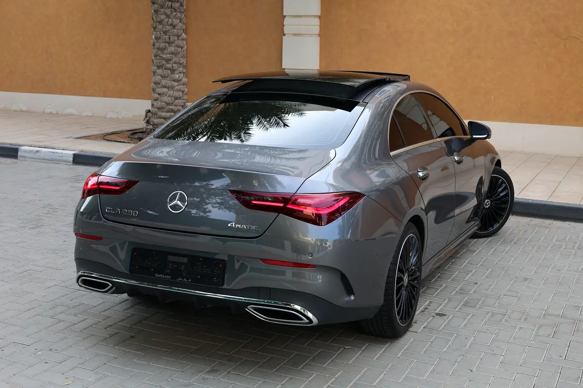 CLA250 4MATIC - GCC SPECS - 5 YEARS WARRANTY / SERVICE 105,000 KM - ACCIDENT FREE - - Thumbnail 6