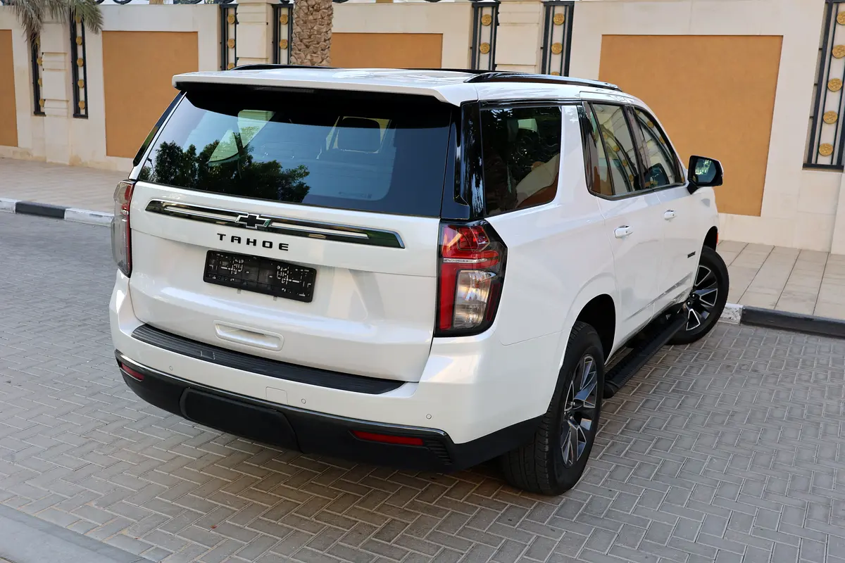 CHEVROLET TAHOE Z71-2022-76000KM-GCC SPECS-UNDER WARRANTY -EXCELLENT CONDITION - Thumbnail 4