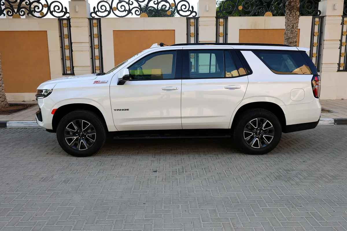 CHEVROLET TAHOE Z71-2022-76000KM-GCC SPECS-UNDER WARRANTY -EXCELLENT CONDITION - Thumbnail 5