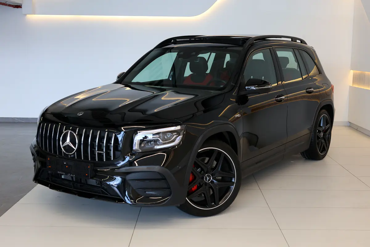 2023 Mercedes-Benz GLB 35 AMG - 3500KM-GCC Specs -Under warranty  service- Pristine Condition - Thumbnail 2