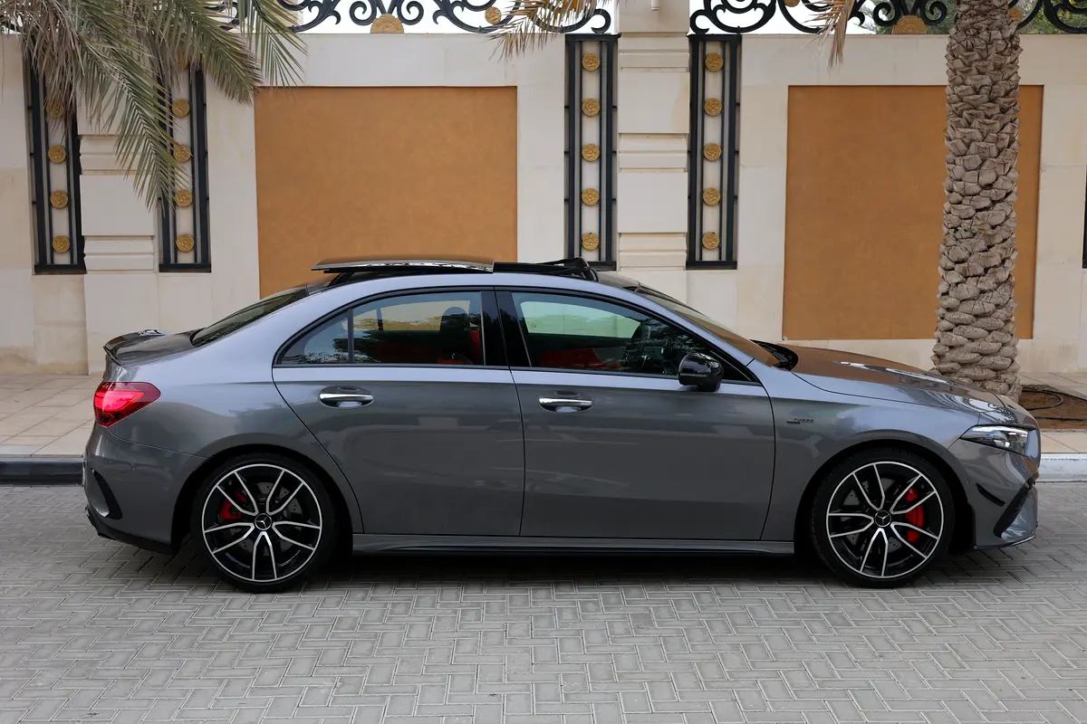 MERCEDES-BENZ A35-( AMG ENGINE)-8700km-2024-UNDER WARRANTY  SERVICE CONTRACT - Thumbnail 7