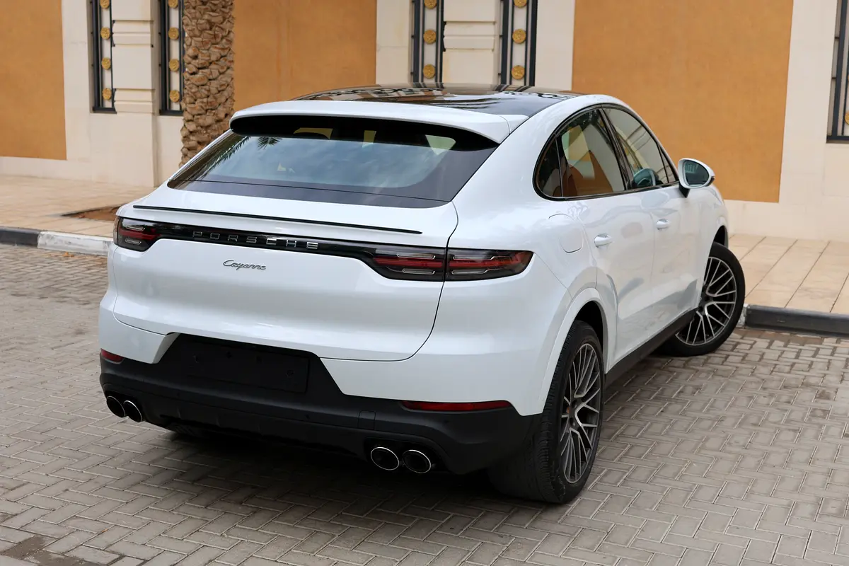 2020 Porsche Cayenne Coupe -122000KM-GCC Specs - Excellent Condition under Porsche warranty - Thumbnail 3