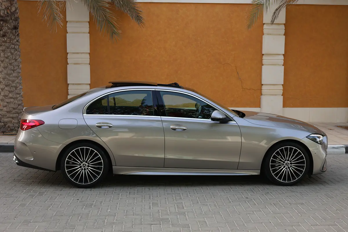 Mercedes C200 -Premium Plus 2024-12,000KM-GCC SPECS-UNDER WARRANTY-SERVICE CONTRACT - Thumbnail 7