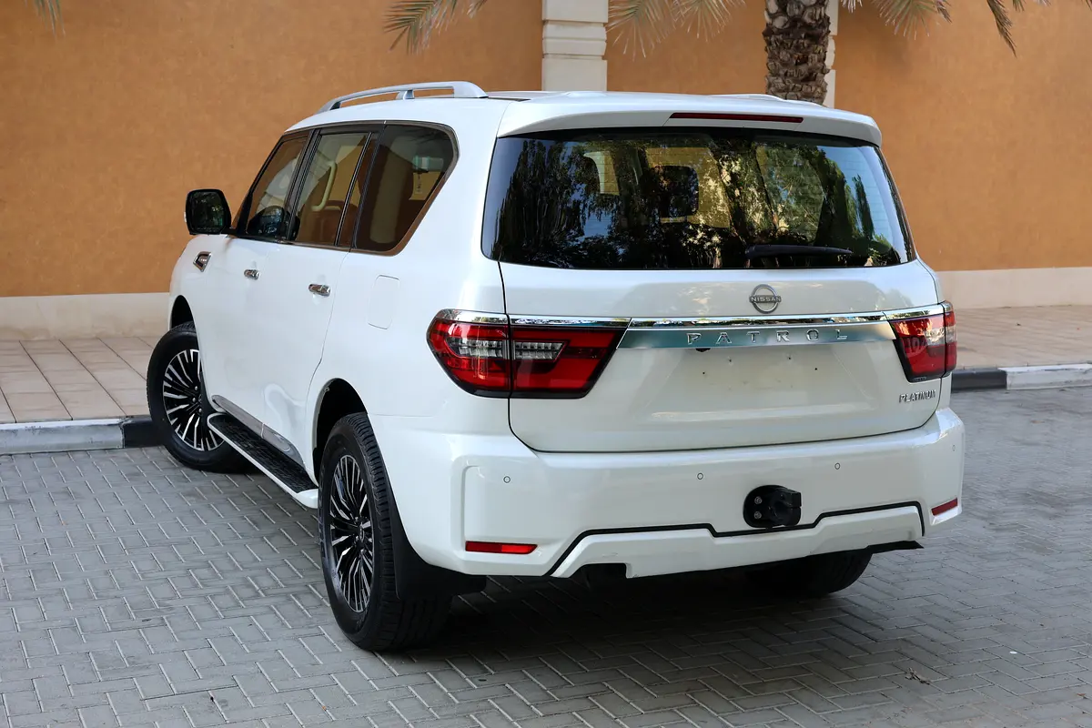 PATROL V6 SE PLATINUM - GCC SPECS - PPF - WARRANTY AND SERVICE - ACCIDENT FREE - - Thumbnail 5