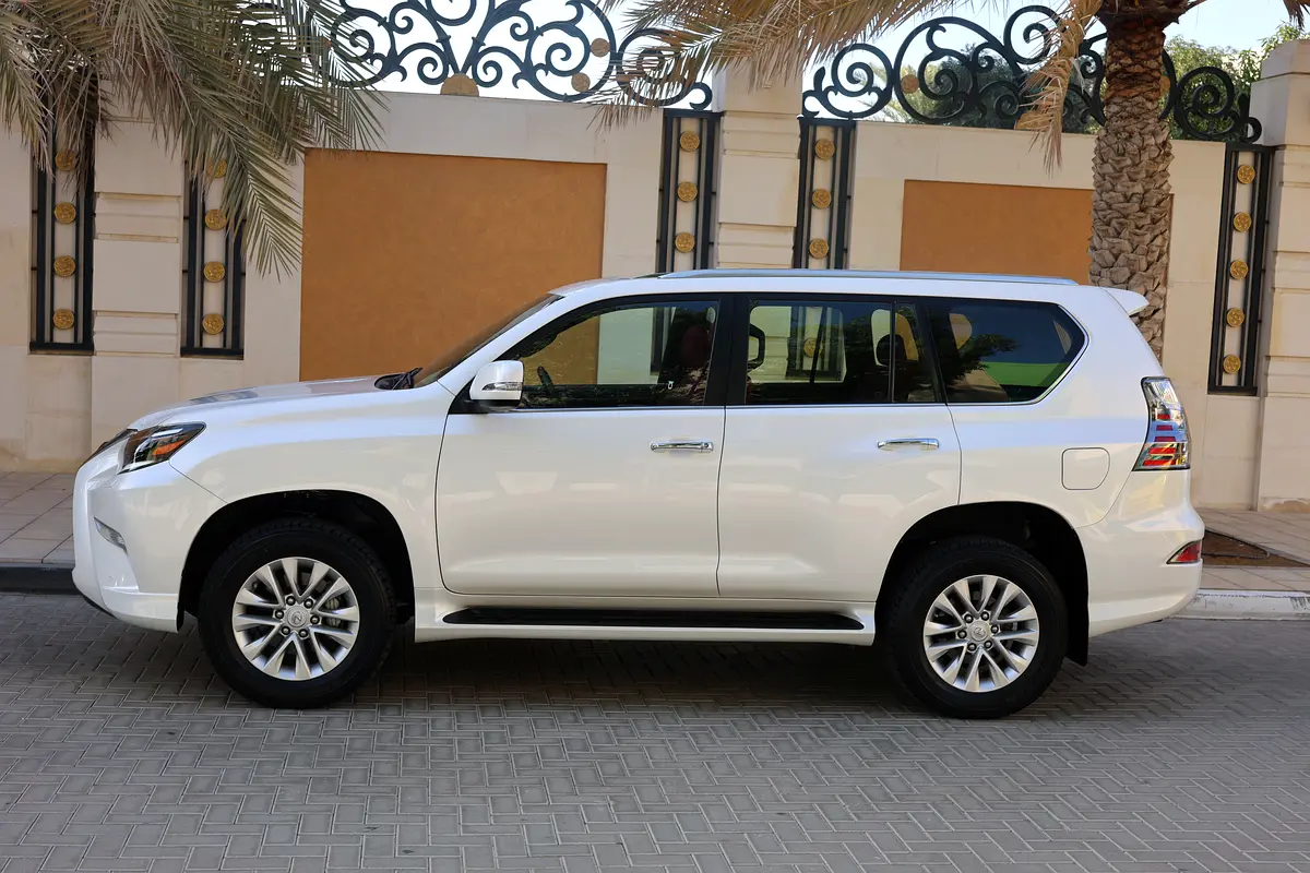 LEXUS GX460-PREMIUM-2023-54000KM-GCC SPECS -UNDER WARRANTY-EXCELLENT CONDITION - Thumbnail 7