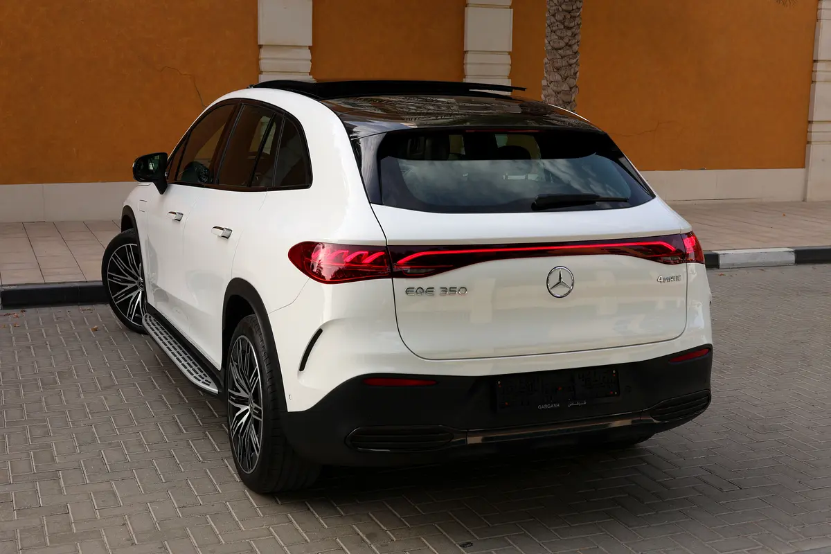 Mercedes-Benz EQE 350 4MATIC 2024 -500km- GCC Specs - Pristine Condition - Thumbnail 4