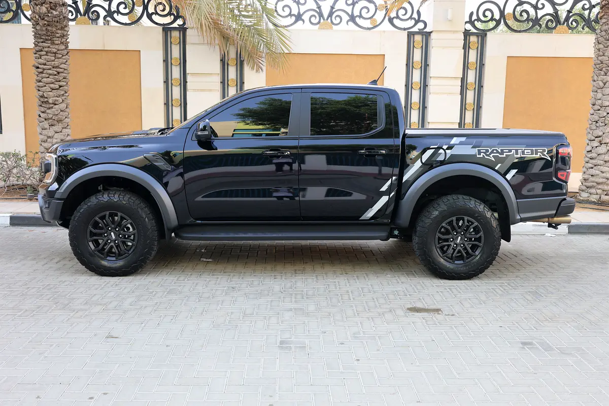 2025 Ford Ranger Raptor -12000KM- GCC Specs -UNDER WARRANTY  SERVICE- Brand New! - Thumbnail 5