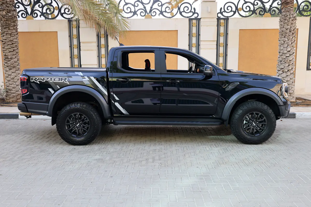 2025 Ford Ranger Raptor -12000KM- GCC Specs -UNDER WARRANTY  SERVICE- Brand New! - Thumbnail 6
