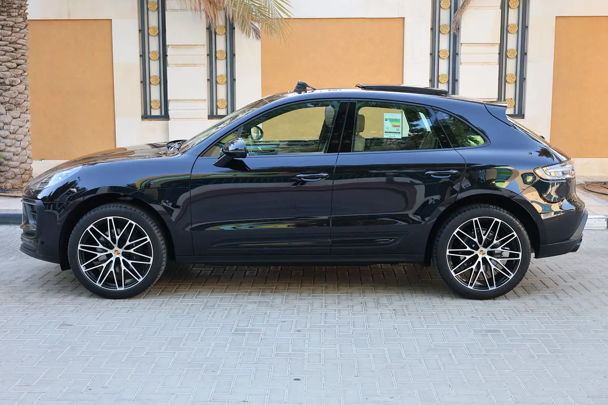 2024 Porsche Macan-46000KM - GCC Specs -UNDER WARRANTY  SERVICE- Brand New - Thumbnail 7