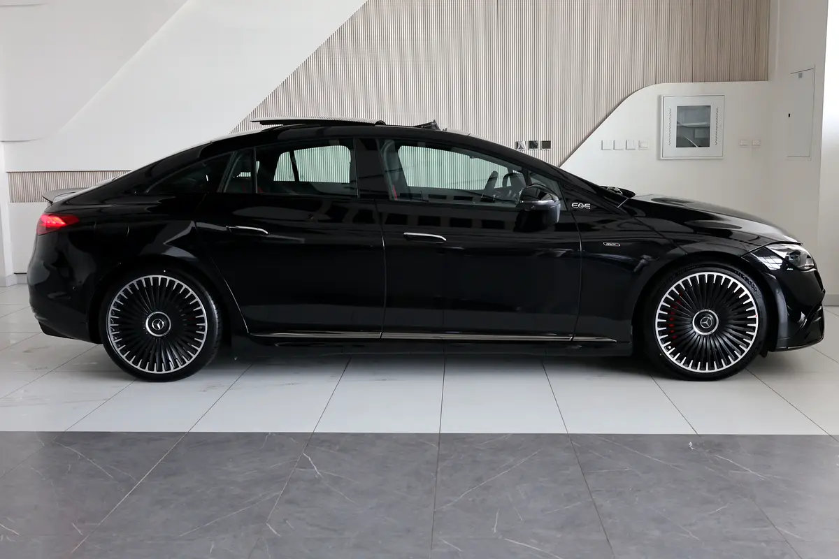 2024 Mercedes-Benz EQE 53 AMG 4MATIC+ -500KM- GCC Specs- Brand New-Under Warranty &amp; service - Thumbnail 8