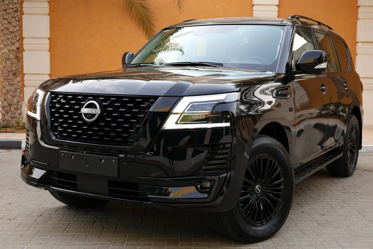 NISSAN Patrol-2024-LE PLATINUM-BLACK EDITION-33000KM-UNDER WARRANTY-GCC SPECS - Thumbnail 2