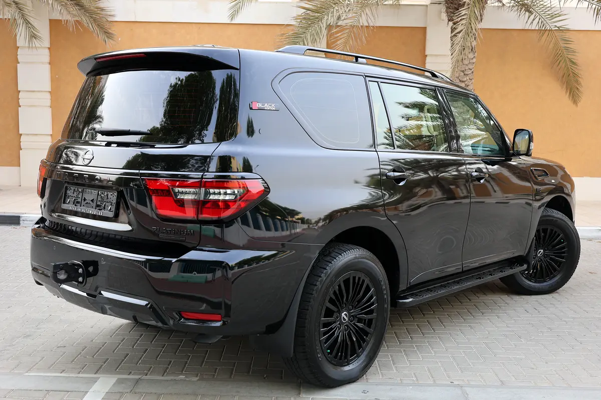 NISSAN Patrol-2024-LE PLATINUM-BLACK EDITION-33000KM-UNDER WARRANTY-GCC SPECS - Thumbnail 4