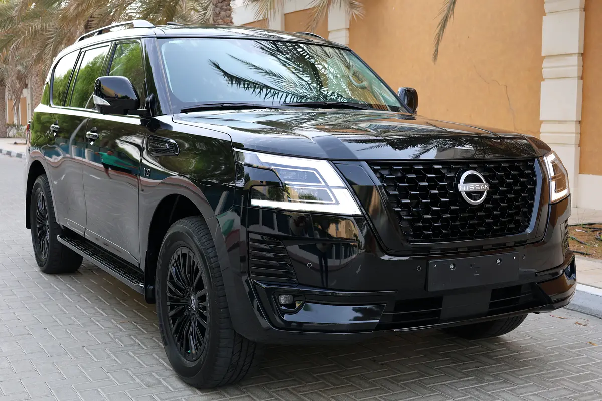 NISSAN Patrol-2024-LE PLATINUM-BLACK EDITION-33000KM-UNDER WARRANTY-GCC SPECS - Thumbnail 6