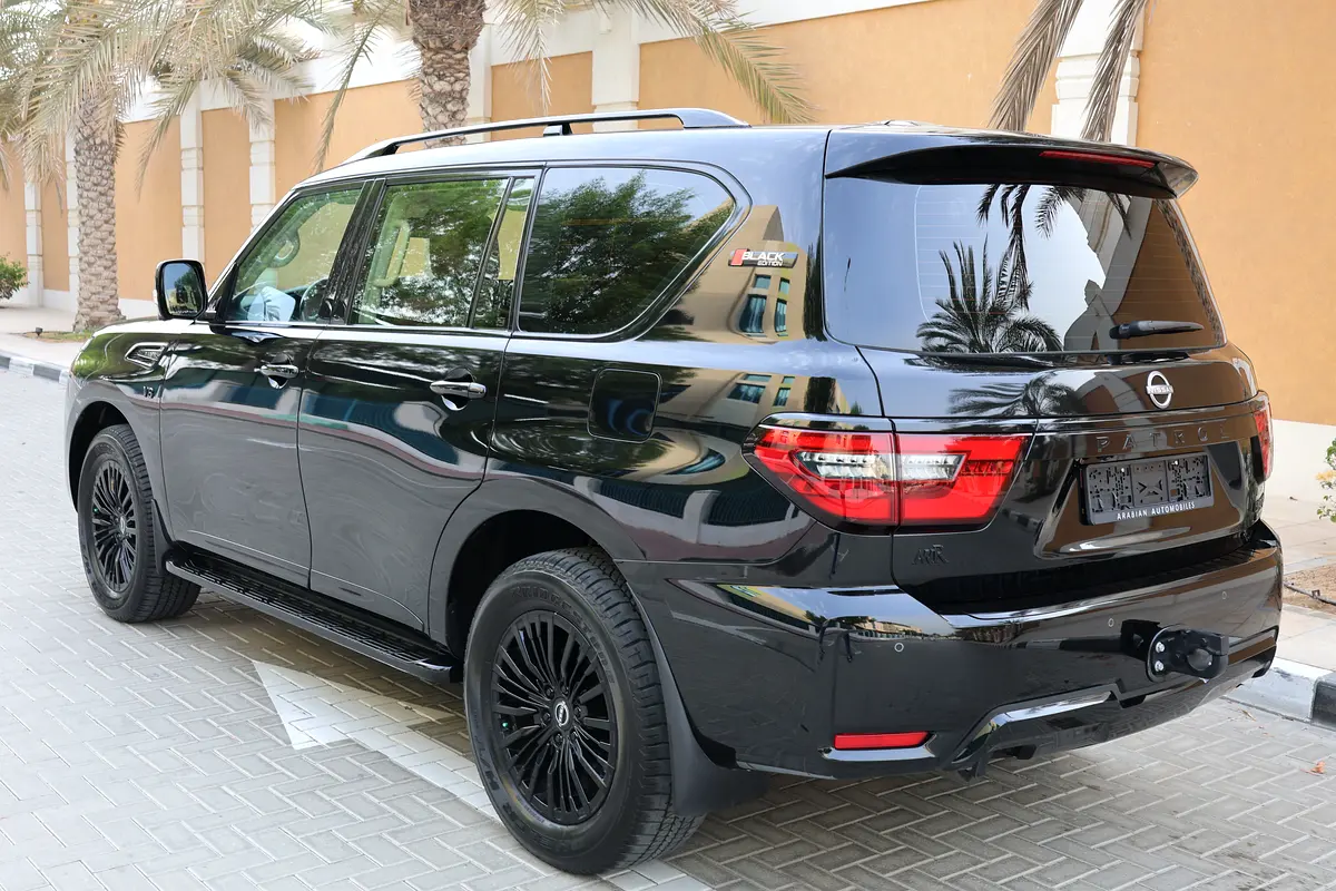 NISSAN Patrol-2024-LE PLATINUM-BLACK EDITION-33000KM-UNDER WARRANTY-GCC SPECS - Thumbnail 8
