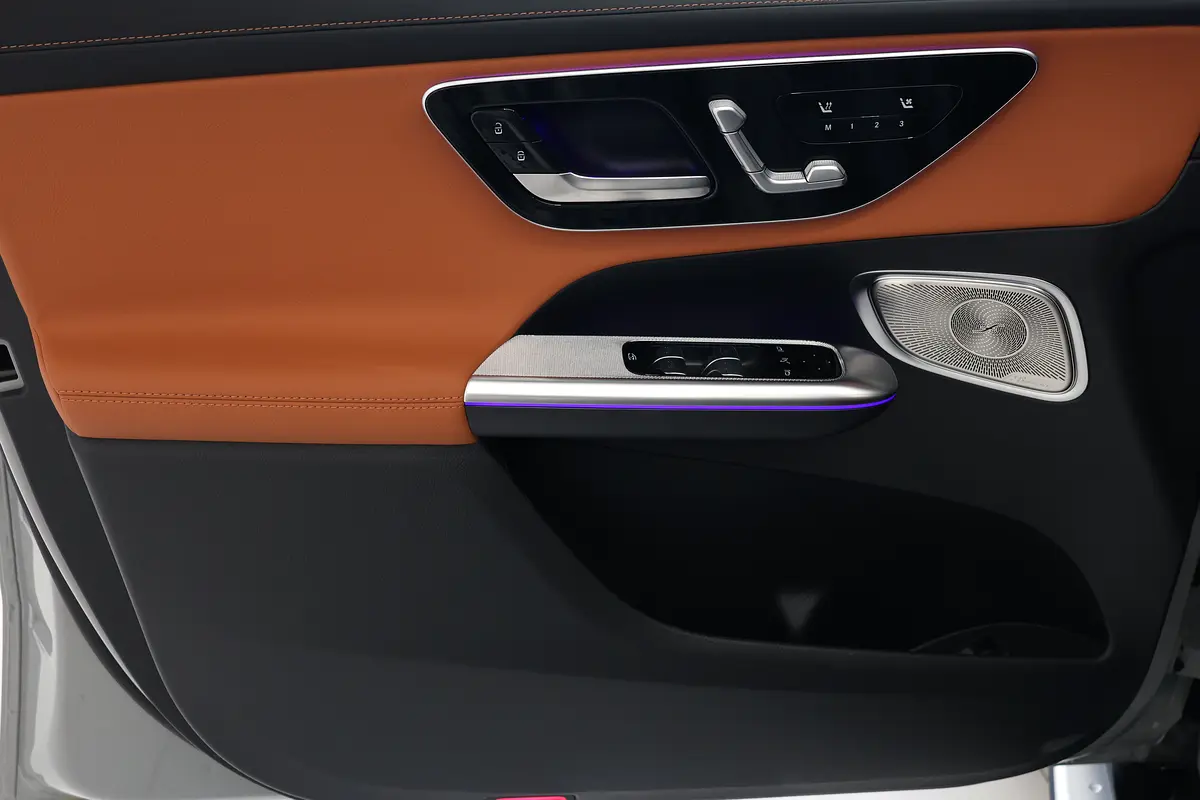 MERCEDES-BENZ -GLC COUPE -GLC200-4MATIC-0KM-2026-GCC SPECS-UNDER WARRANTY (Available 3 colors) - Thumbnail 10