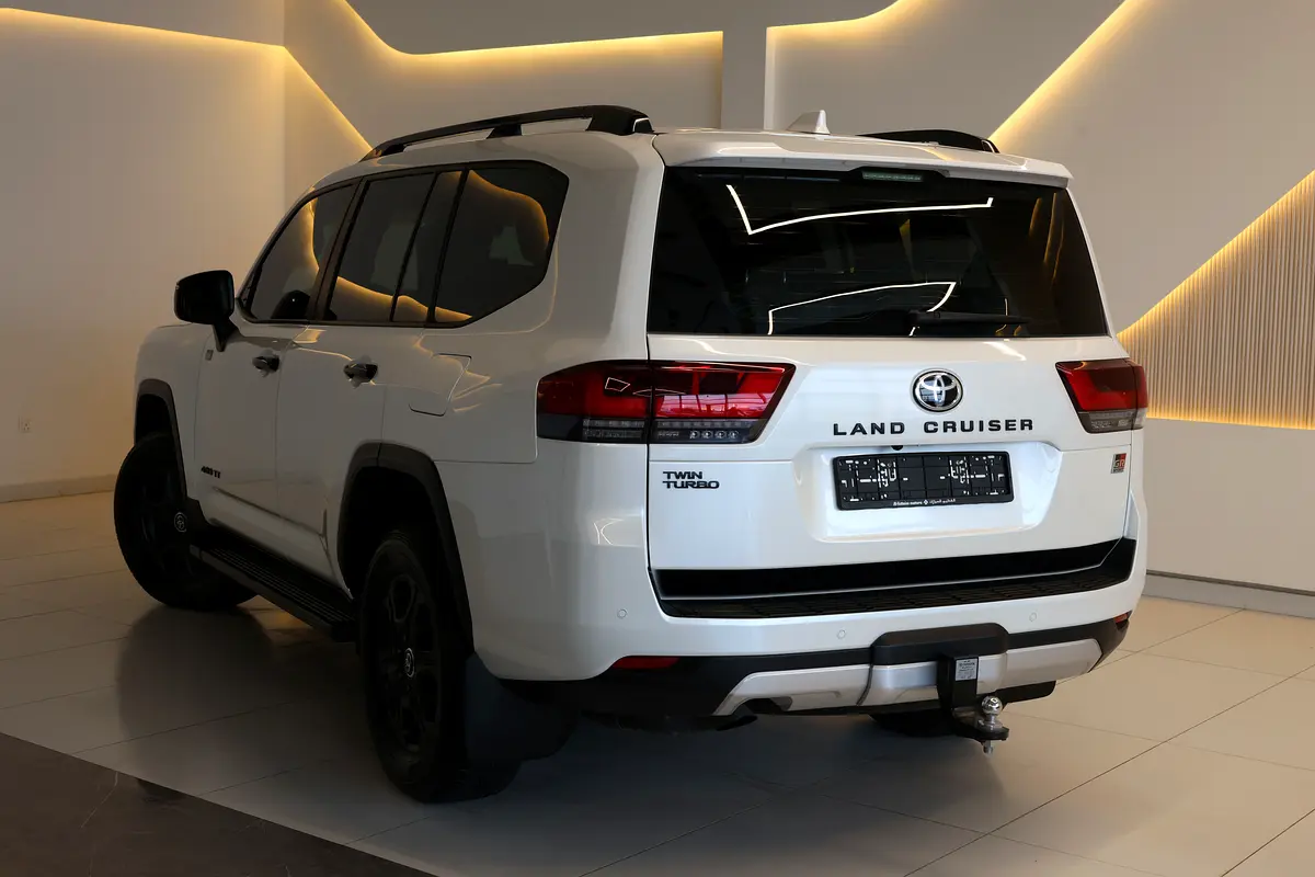 TOYOTA LAND CRUISER GR SPORT 409 TT - 5 YEARS UNDER WARRANTY - GCC SPECS - ACCIDENT FREE - - Thumbnail 5