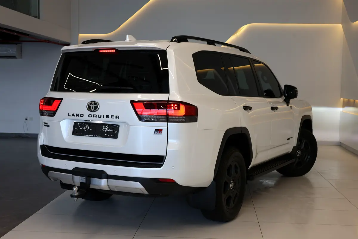 TOYOTA LAND CRUISER GR SPORT 409 TT - 5 YEARS UNDER WARRANTY - GCC SPECS - ACCIDENT FREE - - Thumbnail 6