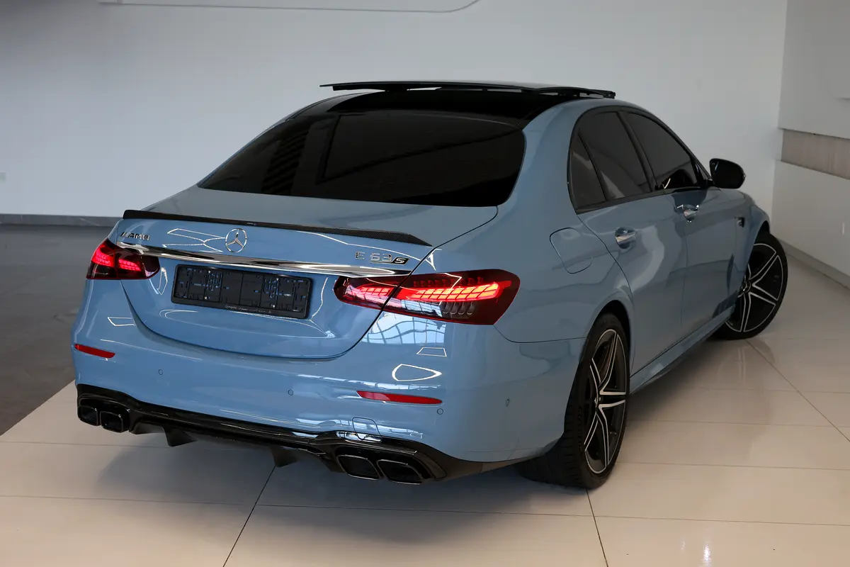 Mercedes-Benz AMG E63 S 2021 SPECIAL ORDER  -40000 KM-GCC SPECS-UNDER WARRANTY-FULL SERVICE HISTORY - Thumbnail 3
