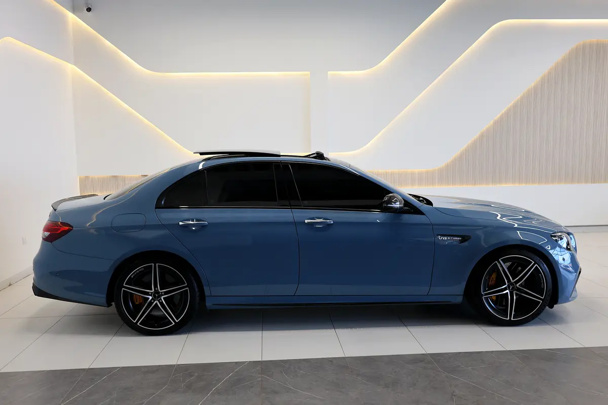 Mercedes-Benz AMG E63 S 2021 SPECIAL ORDER  -40000 KM-GCC SPECS-UNDER WARRANTY-FULL SERVICE HISTORY - Thumbnail 8