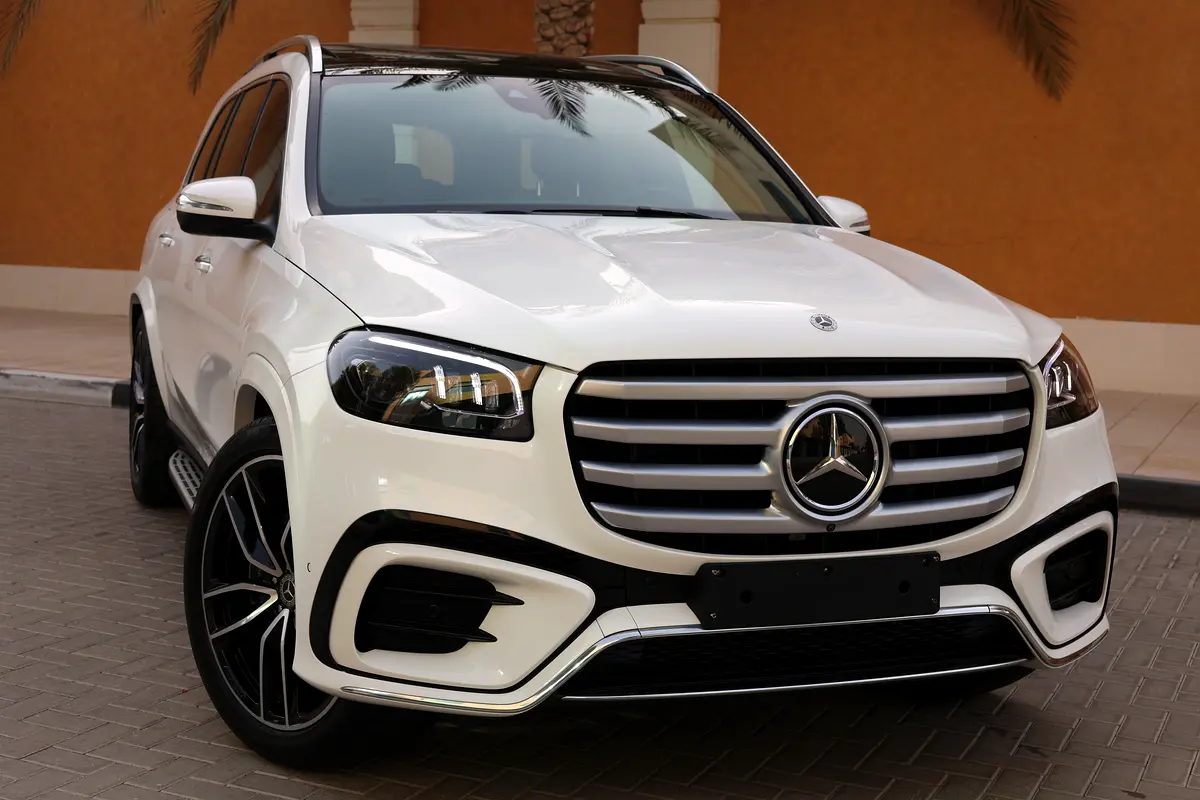 MERCEDES-BENZ GLS 450-NIGHT PACKEG 14000KM ONLY 5 YEAR WARRANTYSERVICE CONTRACT GARGASH-GCC SPE - Thumbnail 2