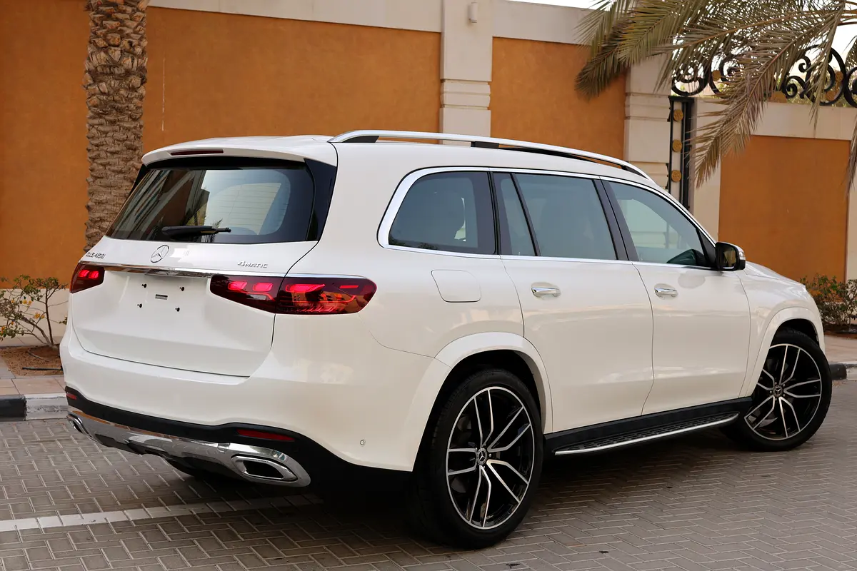 MERCEDES-BENZ GLS 450-NIGHT PACKEG 14000KM ONLY 5 YEAR WARRANTYSERVICE CONTRACT GARGASH-GCC SPE - Thumbnail 4