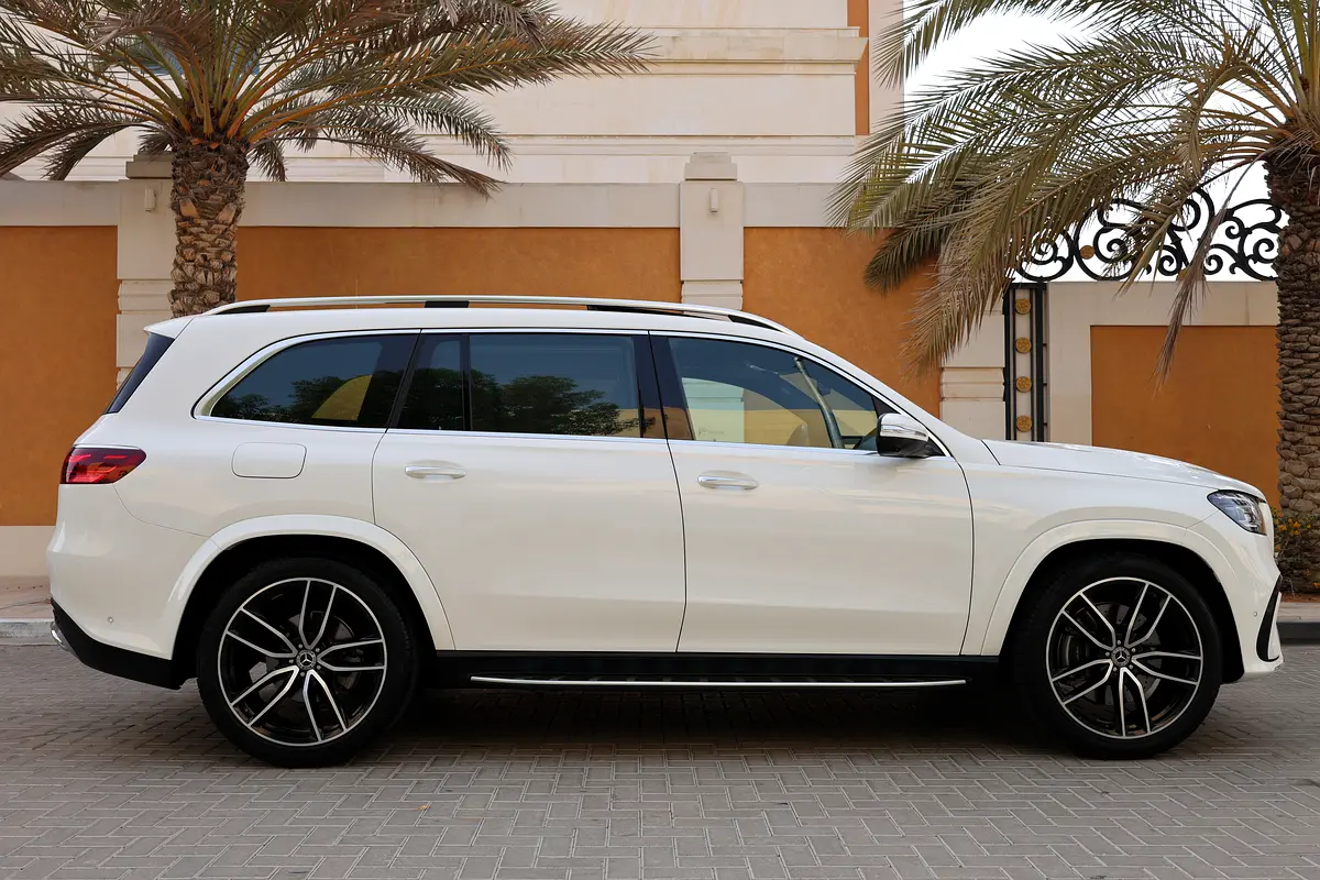 MERCEDES-BENZ GLS 450-NIGHT PACKEG 14000KM ONLY 5 YEAR WARRANTYSERVICE CONTRACT GARGASH-GCC SPE - Thumbnail 9