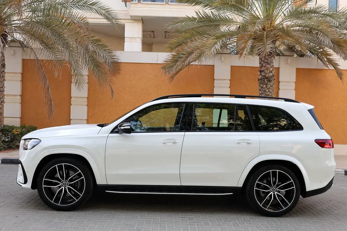 MERCEDES-BENZ GLS450-4MATIC-2024-13000KM-GCC SPECS-UNDER WARRANTY-NIGHT PACKAGE - Thumbnail 9