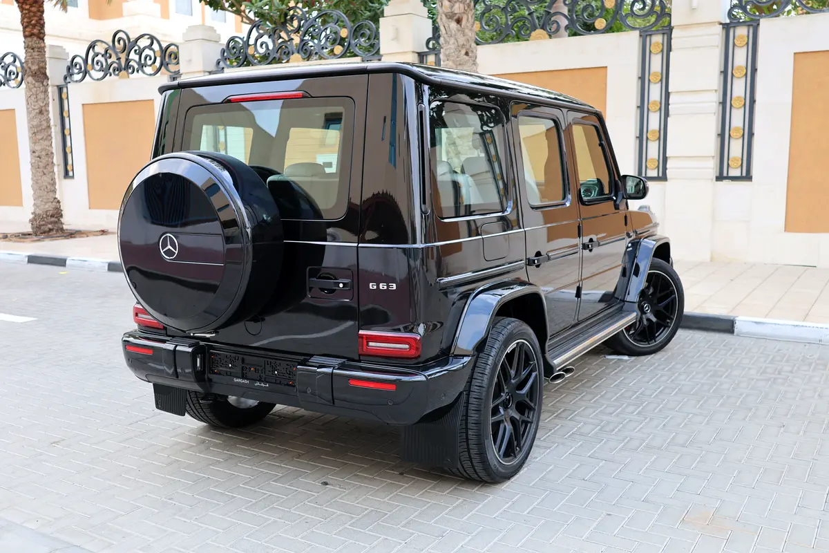 MERCEDES BENZ G63 AMG ( NIGHT PACKAGE )-110000KM-2021-GCC SPECS-UNDER WARRANTY - Thumbnail 4