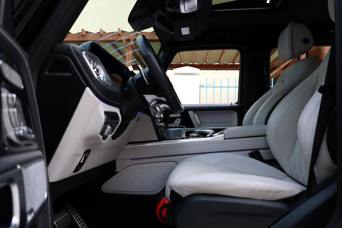 MERCEDES BENZ G63 AMG ( NIGHT PACKAGE )-110000KM-2021-GCC SPECS-UNDER WARRANTY - Thumbnail 9