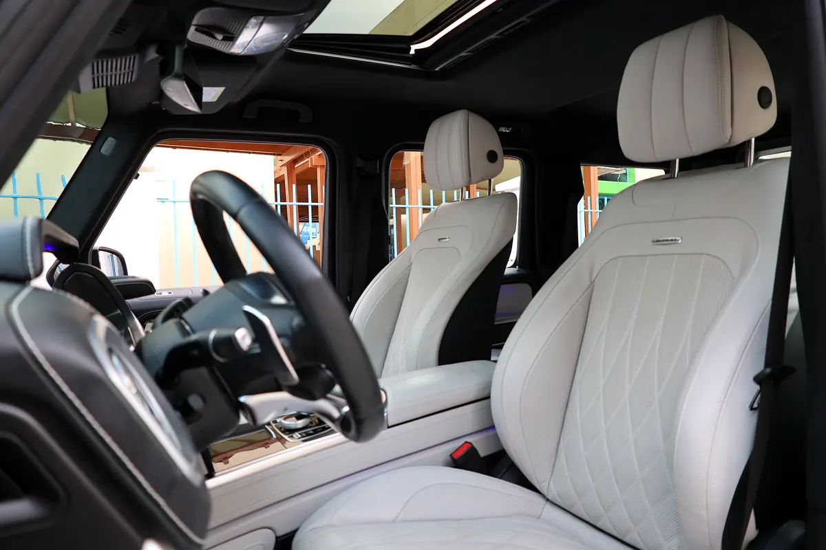 MERCEDES BENZ G63 AMG ( NIGHT PACKAGE )-110000KM-2021-GCC SPECS-UNDER WARRANTY - Thumbnail 10