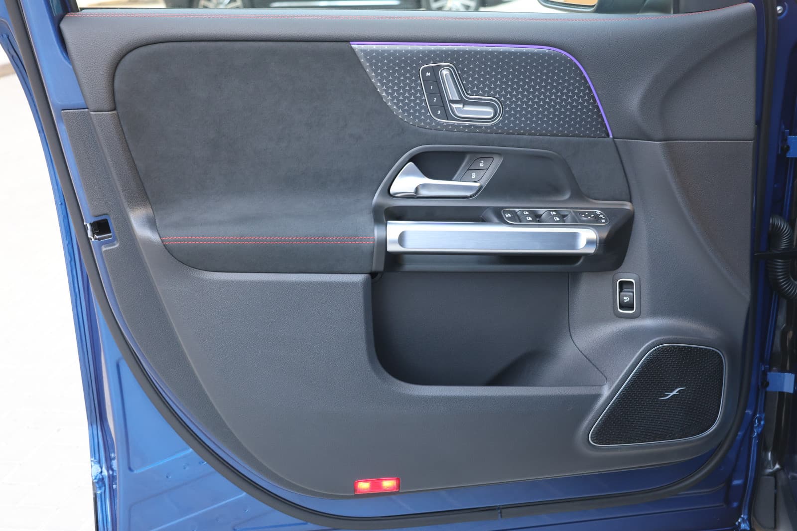 Brand-new 2025 Mercedes-Benz EQB 350  - Thumbnail 8
