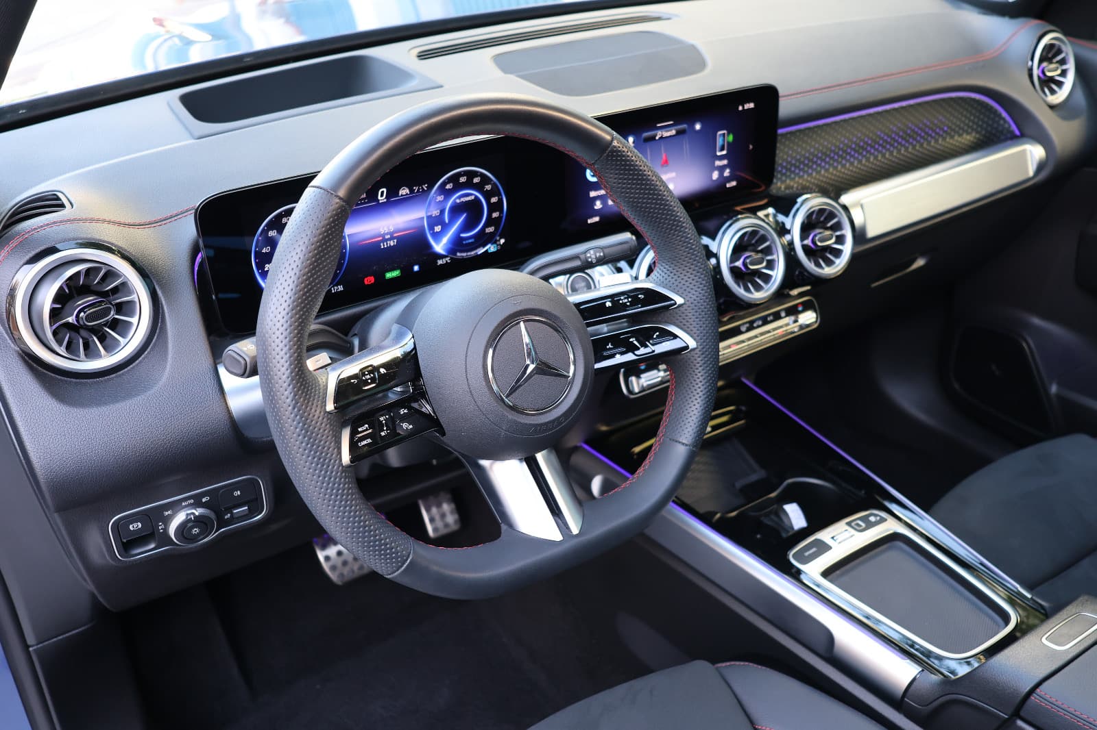 Brand-new 2025 Mercedes-Benz EQB 350  - Thumbnail 11