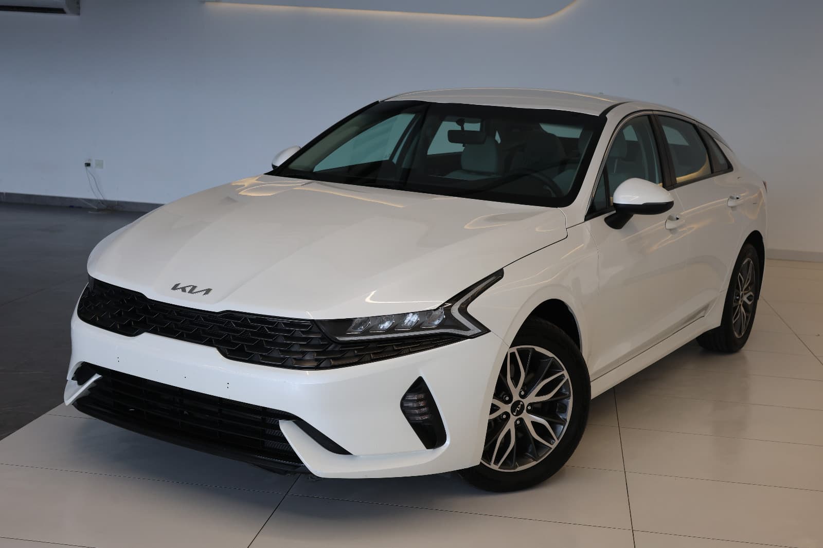 2022 Kia K5 Base  - Thumbnail 2