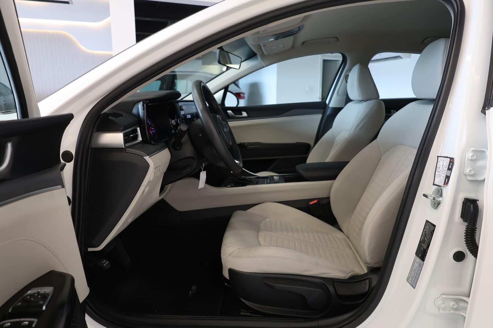 2022 Kia K5 Base  - Thumbnail 8