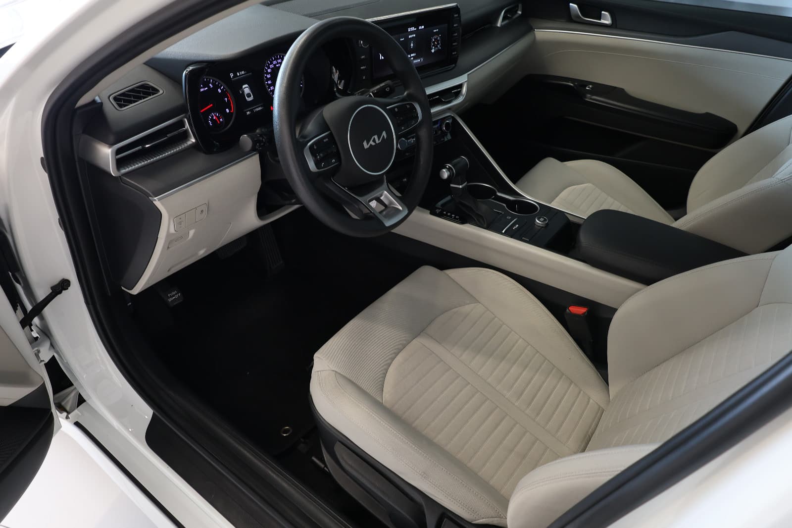 2022 Kia K5 Base  - Thumbnail 9