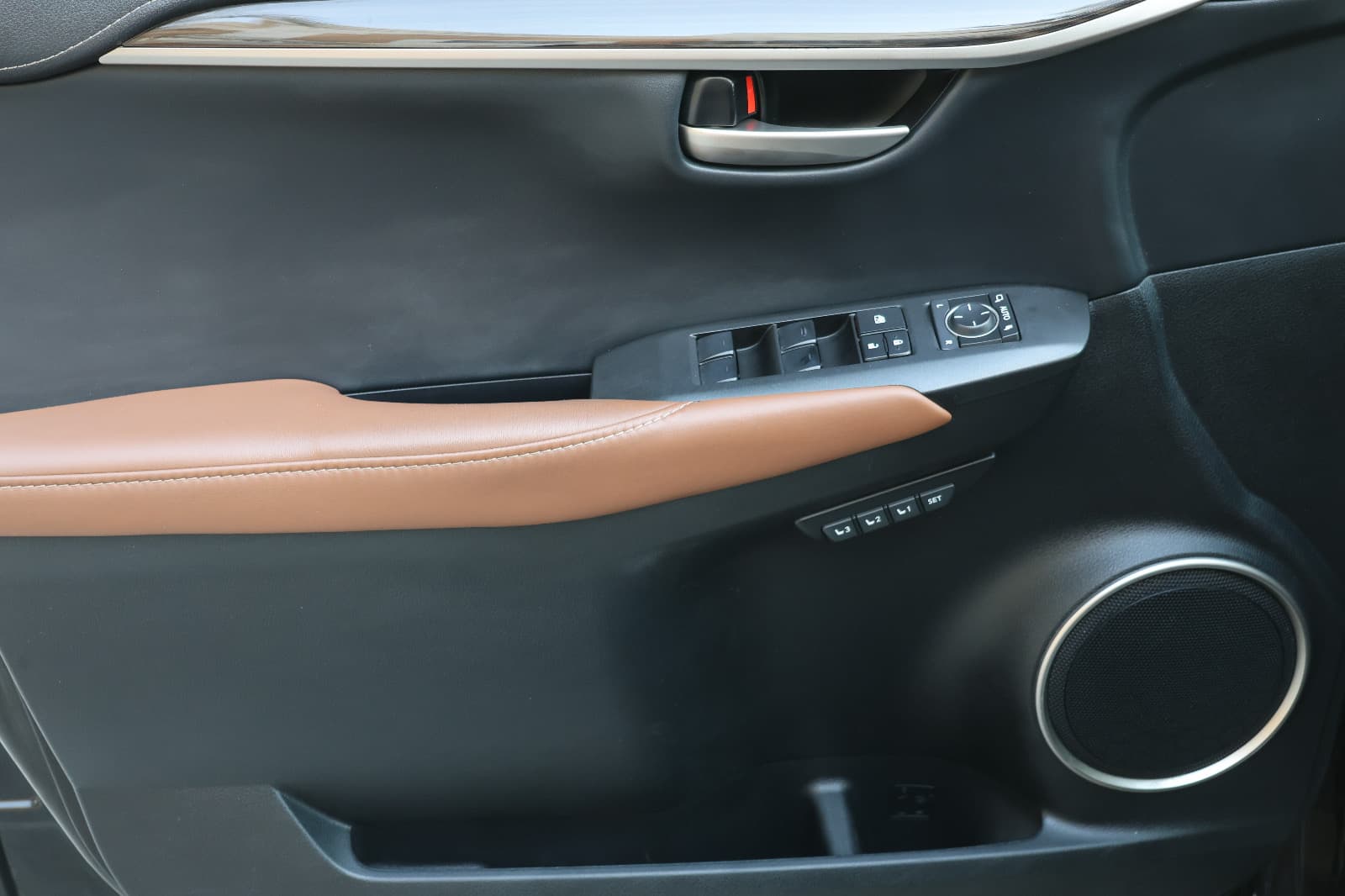 Lexus NX-Series-NX200t-2017-137000KM-GCC SPECS-EXCELLENT CONDITION - Thumbnail 8
