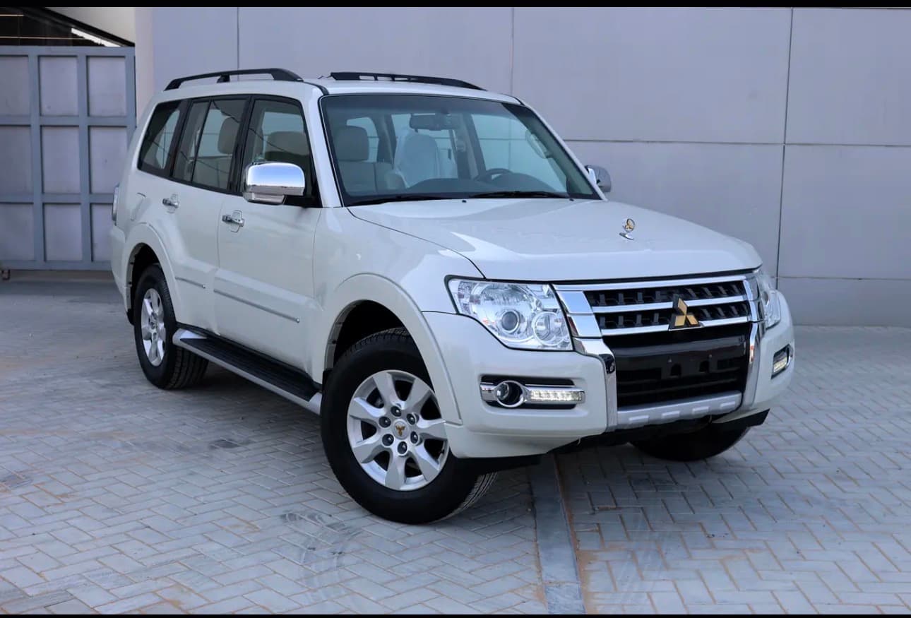 Mitsubishi Pajero GLS-2022-60,000KM-GCC Specs-Excellent Condition  - Thumbnail 2