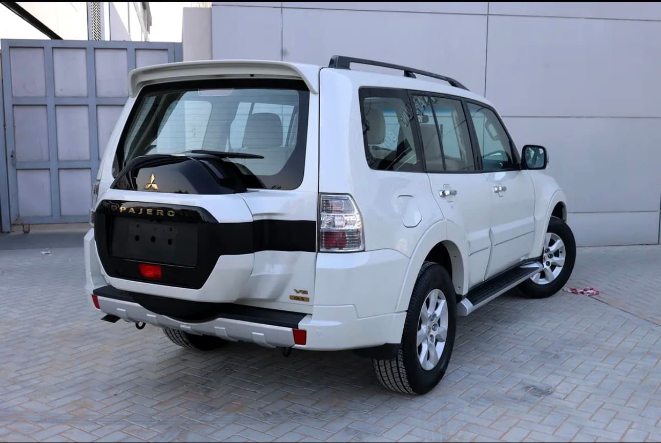 Mitsubishi Pajero GLS-2022-60,000KM-GCC Specs-Excellent Condition  - Thumbnail 3