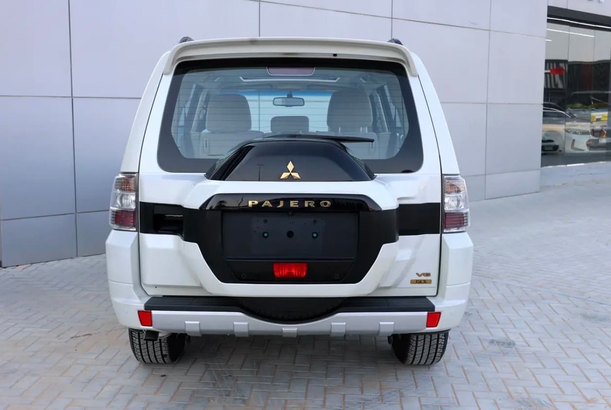 Mitsubishi Pajero GLS-2022-60,000KM-GCC Specs-Excellent Condition  - Thumbnail 5