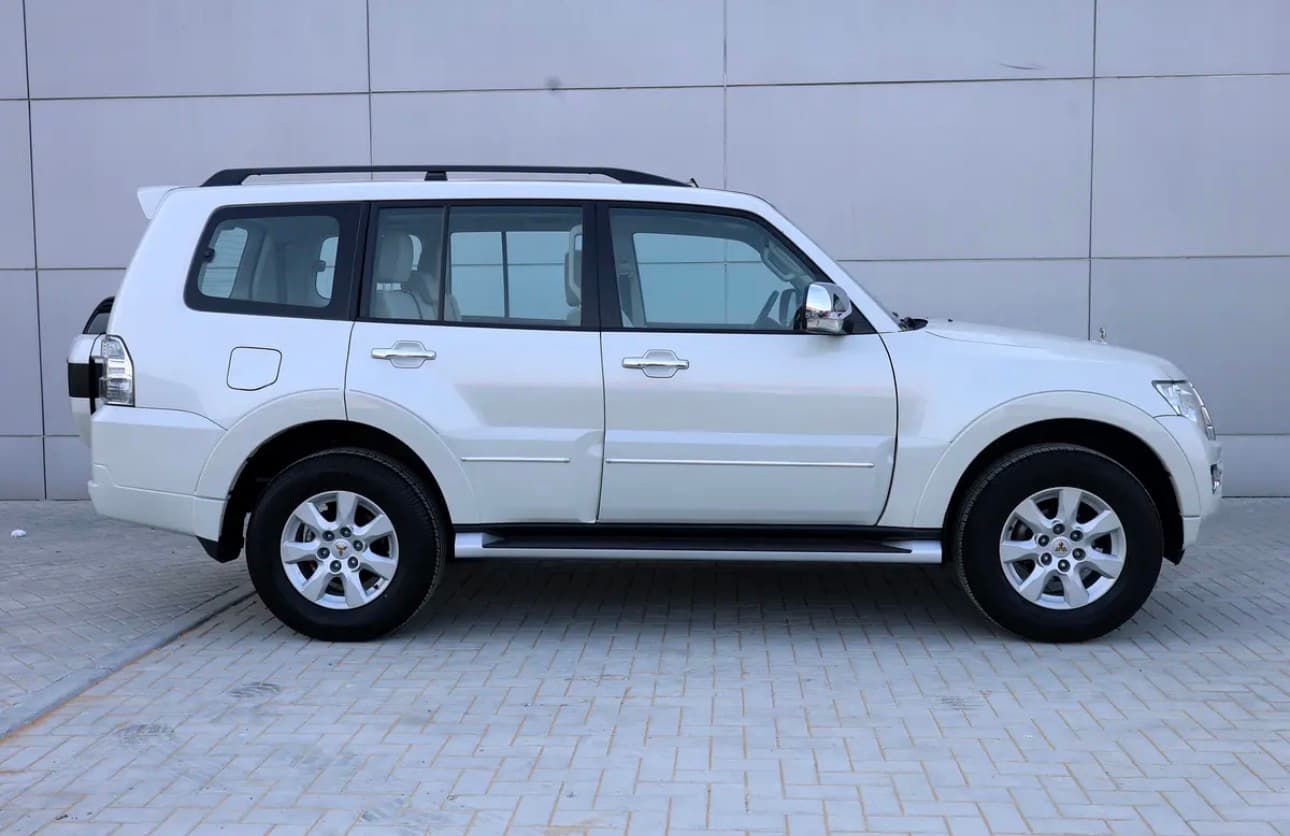 Mitsubishi Pajero GLS-2022-60,000KM-GCC Specs-Excellent Condition  - Thumbnail 6